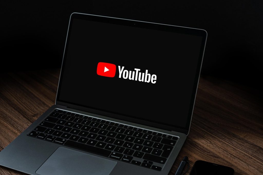 How to add featured channels on YouTube